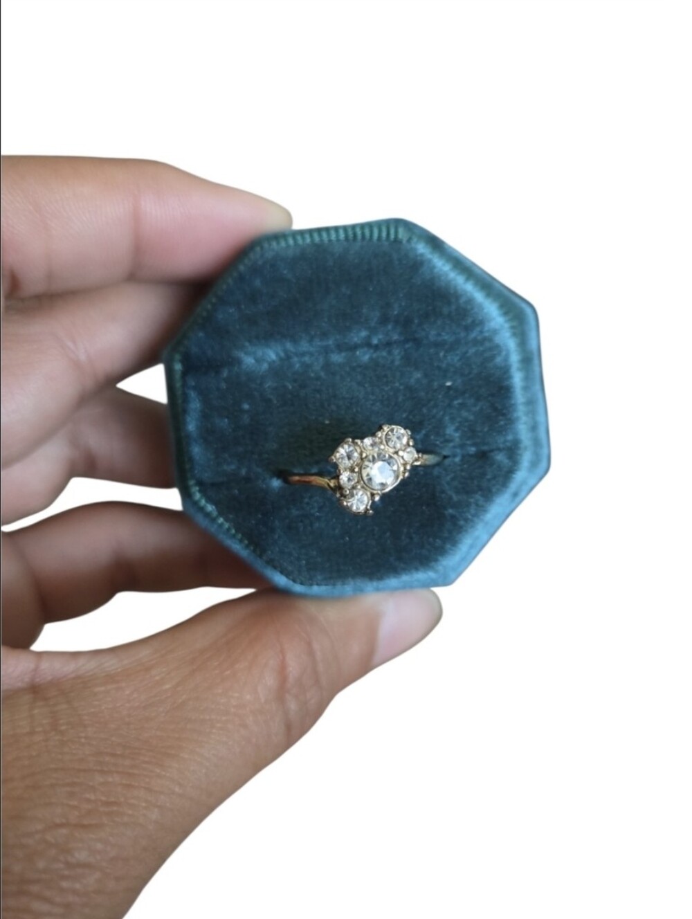 Size 7 Vintage Gold-Tone Cluster Ring with Clear Stones